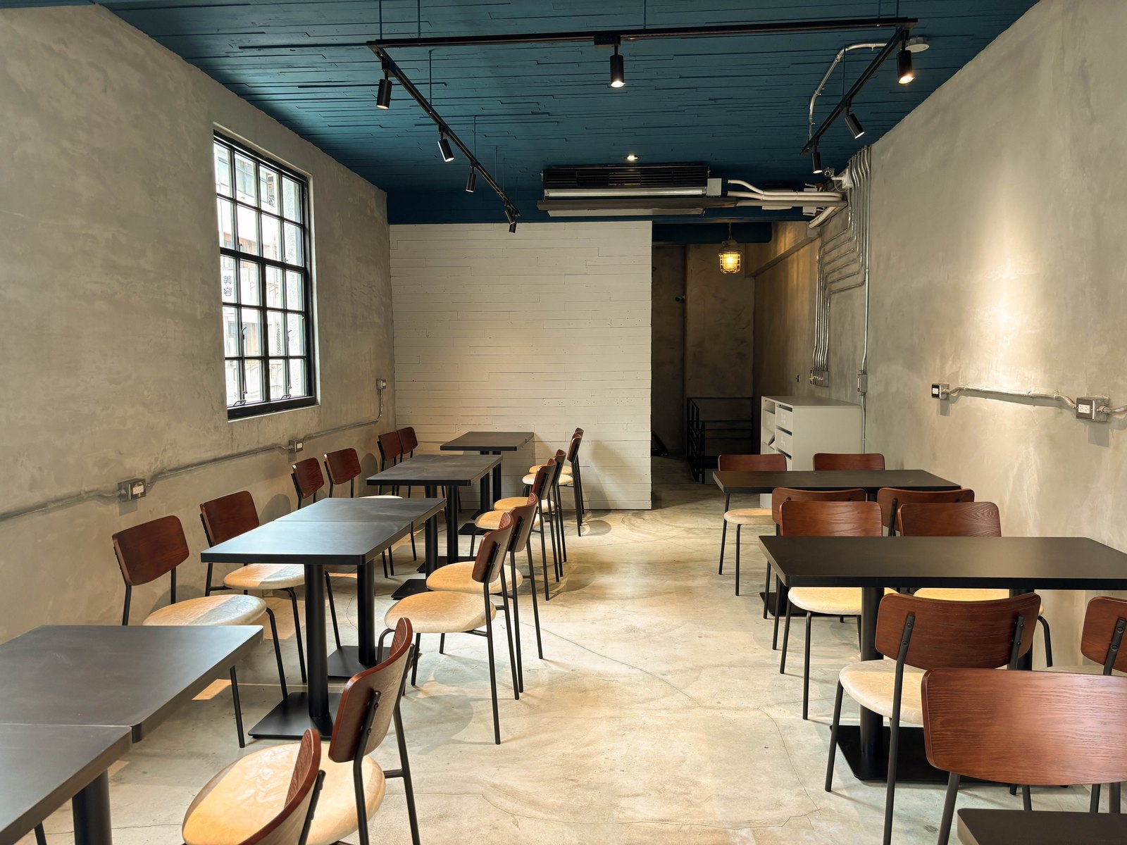 同齊咖吡西區精忠店寬敞藝文場地